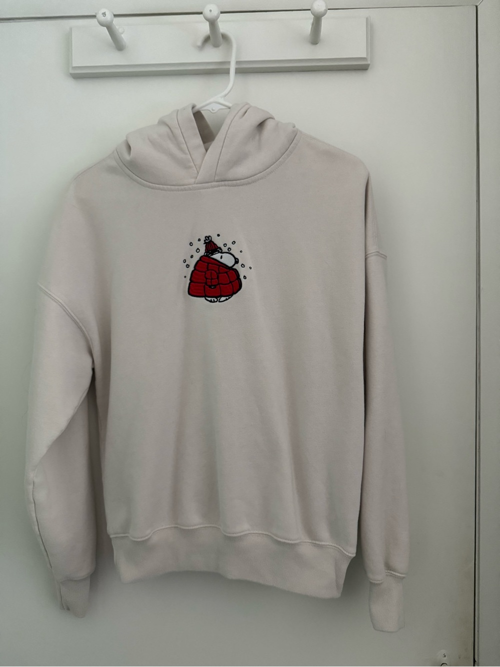 EUC Abercrombie & Fitch Sunday Hoodie in Ivory with Snoopy Graphic